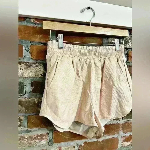 Lovers + Friends Snakeskin Elastic Band Shorts Size Small - Picture 3 of 9